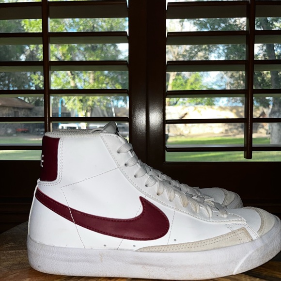 Women’s Nike Blazer High Top Sneaker White/Burgundy - Picture 2 of 6